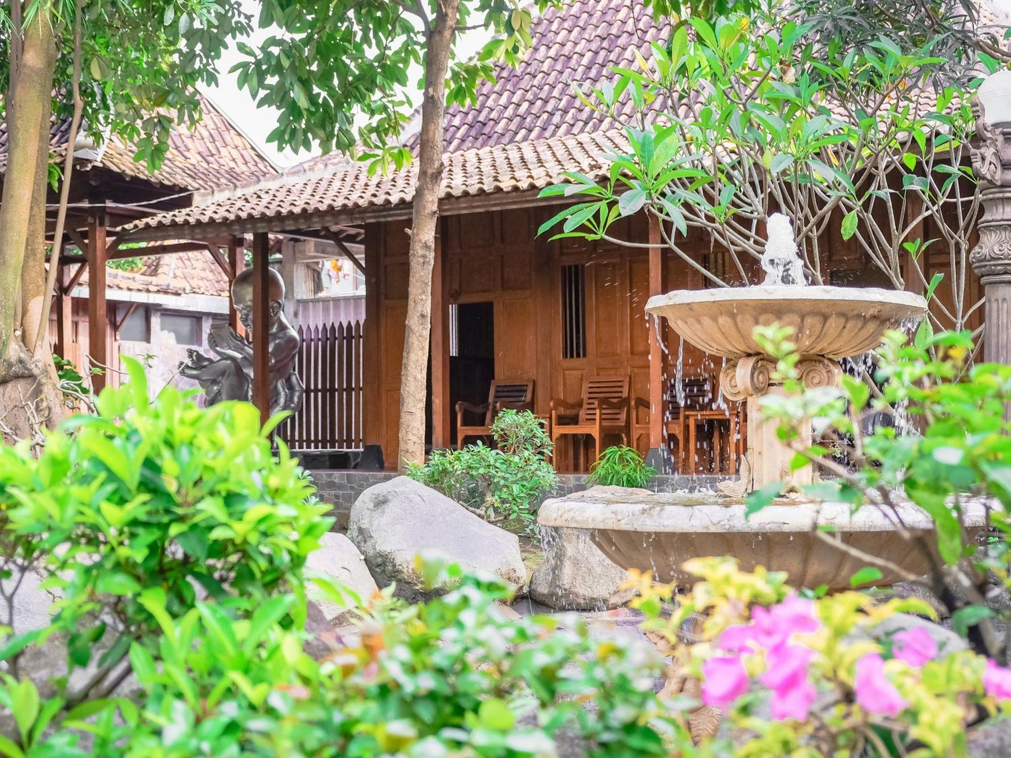 Pendhapa Art Space - Pas Limasan Homestay Prawirotaman Esterno foto