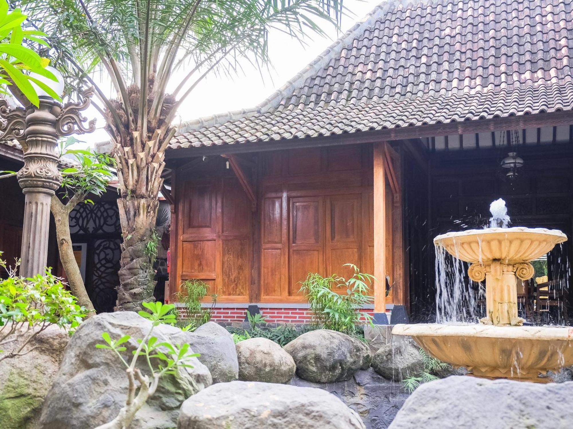 Pendhapa Art Space - Pas Limasan Homestay Prawirotaman Esterno foto